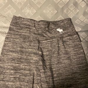 Girl’s Abercrombie leggings grey size 11/12. Worn once smoke free pet free home